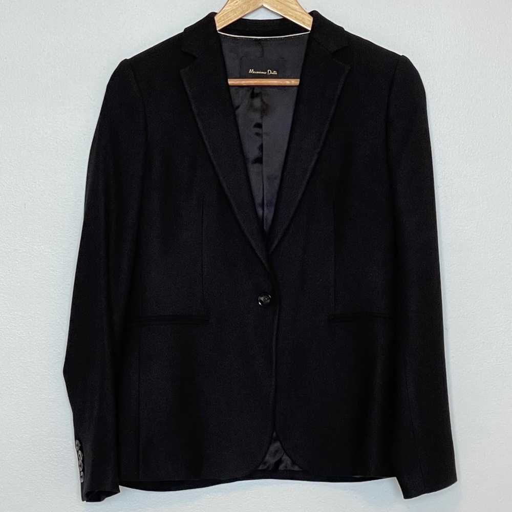 Excellent condition Massimo Dutti blazer. Black. size 6.